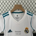 لباس کلاسیک بچه گانه رئال مادرید 2018-2017 (اول) - Image 3