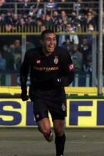 لباس کلاسیک یوونتوس 2002-2001 (دوم) - Image 17