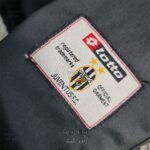 لباس کلاسیک یوونتوس 2002-2001 (دوم) - Image 13