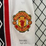 لباس کلاسیک بچه گانه منچستریونایتد 2000-1998 (اول) - Image 8