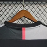 لباس کلاسیک یوونتوس 2020_2019 (اول) - Image 9