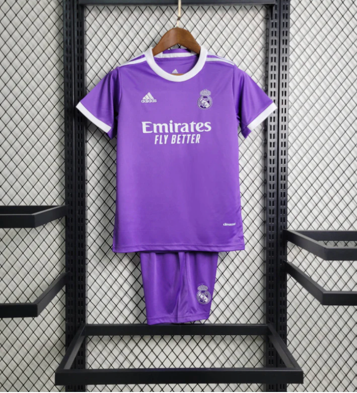 لباس بچه گانه کلاسیک رئال 2017_2016 دوم بنفش لباس کلاسیک بچه گانه رئال مادرید 2017-2016 (دوم) - Image 1